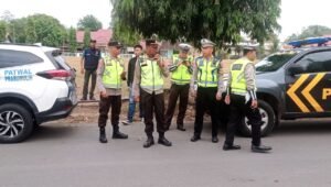 Kapolsek Prabumulih Timur Pimpin Pengamanan Pendaratan Helikopter Herman Deru