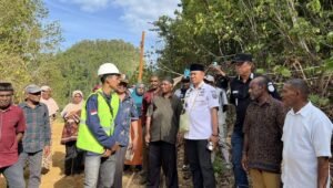 Bupati Fakfak Tinjau Pembangunan Kantor Distrik dan Puskesmas Baru di Arguni