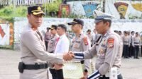 Kapolres Fakfak Beri Penghargaan Kepada Puluhan Anggota Polres 