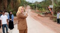 Bupati Musi Rawas Ratna Machmud Tinjau Pembangunan Jalan di Desa SP2 Sidomulyo