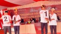 KPU Fakfak Gelar Rapat Pleno Pengundian Nomor Urut Paslon, UtaYoh Nomor Urut 1 Santun Nomor Urut 2