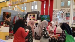 Mitra Binaan Bukit Asam (PTBA) Ramaikan Puncak Hari UMKM Nasional 2024