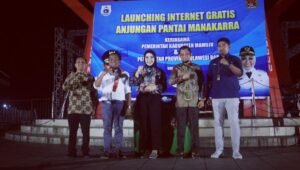 Kolaborasi Pemkab Mamuju, Diskominfo Sulbar Hadirkan Internet Gratis di Anjungan Pantai Manakarra