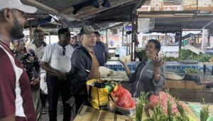 Untung Tamsil Blusukan ke Pasar Ikan Tanjung Wagom Diteriaki Pedagang ‘Lanjutkan’