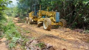 Satgas TMMD Reguler ke 122 Kodim 1206 Putussibau Kebut Pekerjaan Jalan Penghubung Antar Dusun