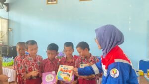 Dukung Pendidikan Inklusif, Pertamina Salurkan Bantuan 300 Buku Bacaan untuk SDN 125 Palembang