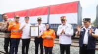 Sekda Sumsel Edward Candra Apresiasi PT KAI Pecahkan Rekor MURI Pemasangan Bendera Merah Putih Terbanyak di Rangkaian Gerbong Kereta Api