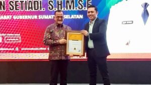 Pj Gubernur Elen Setiadi Dianugerahi Penghargaan Seven Media Award 2024, Kategori Pemimpin Inspiratif Terbaik Indonesia