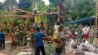 Babinsa di Distrik Kayuni Fakfak, Bersama Warga Bangun SD YPPK Santos Wargeb
