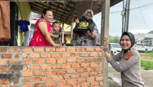 ‘Slum Area’ di Palembang Jadi Target Biro SDM Polda Sumsel Berikan Bansos