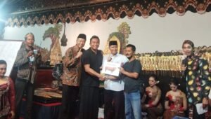 Dihadapan Ribuan Penonton Wayang Kulit, Jo Klitik-Jo Klutuk Sebut Paslon GaBah Next Pemimpin Tulungagung