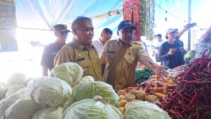 Kendalikan Inflasi, Pemprov Sulbar Bersama Pemkab Mamuju Pantau Harga Pangan di Pasar Tradisional