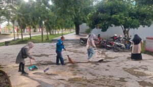 Giat Jumat Bersih Pemprov Sulbar, Jadi Perilaku Hidup Bersih dan Sehat Untuk Masyarakat