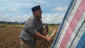 Hidupkan Kembali Jiwa Gantoroyong, Richi Aprian Menyatu Dengan Warga Minang Kabau