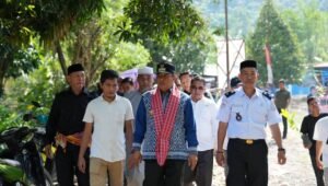 Pj Bahtiar Kunjungi Desa Pammulukang Mamuju, Bantu Bibit Ikan Nila dan Bibit Pohon