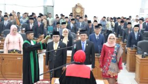 Tiga Pimpinan DPRD Tanah Datar Diambil Sumpah Masa Jabatan 2024/2029