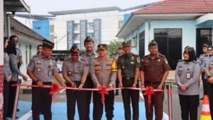 Kakanwil Kemenkumham Sumsel Resmikan Layanan Paspor Drive Thru Imigrasi Palembang