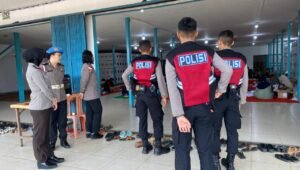 Polres Kapuas Hulu Pastikan Proses Pelipatan Surat Suara di Gudang KPU Aman dan Tertib