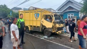 Laka Lantas di Tulungagung, Bus Kontra Truk, 1 Orang Penumpang Alami Luka Ringan