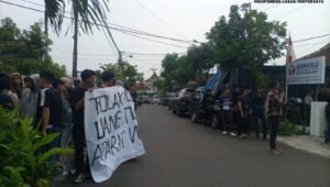 Koalisi Rakyat Bersatu Datangi Kantor Bawaslu Kota Malang