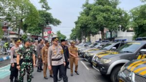 Kapolres Tulungagung Pimpin Apel Pergeseran Personel Pengaman Tahap Pungut dan Hitung Suara Pilkada Serentak 2024