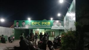 Pendukung Paslon Vicky Prasetyo Geruduk Kantor DPC PKB Pemalang