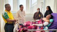 Ratu Dewa Besuk Korban Kebakaran di Jalan Perintis Kemerdekaan
