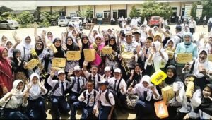 Moment Hari Guru Nasional, Beginilah Kemeriahan Murid dan Guru SMP N 7 Palembang 