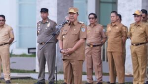 Pimpin Apel Pagi, Pj Gubernur Sulawesi Barat, Bahtiar Ingatkan Pejabat Pemprov Bekerja Profesional