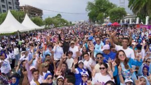 Tumpah Ruah, Lautan Massa Hadir Senam Bersama SDK dan Tina-Yuki