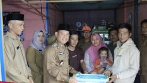 Pj Bupati Empat Lawang Bertakziah Ke Rumah Duka Korban Hanyut di Bendungan Air Lintang