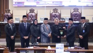 Pimpinan DPRD Sumsel dan Pj Gubernur Elen Setiadi Tandatangani Nota Kesepakatan KUA dan PPAS APBD Provinsi Tahun Anggaran 2025