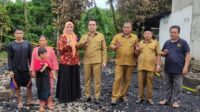 Kepala Dinas Sosial Musi Rawas Serahkan Bantuan untuk Korban Kebakaran di Lubuk Besar