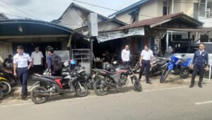 Rawan Kecelakaan, Dishub Kapuas Hulu Ancam Derek Mobil yang Parkir Sembarangan