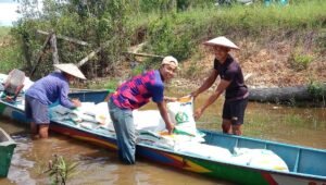 Cabang PERUM Bulog Putussibau Salurkan Bantuan Pangan Tahap 3