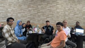 Pelantikan Pengurus AMSI Sulsel Dirangkaikan Talkshow Prospek Ekonomi 2025