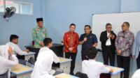 Pj Gubernur Sumsel dan Komisi II DPR RI Tinjau Simulasi Program Makan Bergizi Gratis di SMK Negeri 2 Palembang