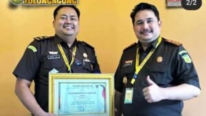 Kado Manis Akhir Tahun, Kejari Tulungagung Diganjar Penghargaan Kejati Jawa Timur