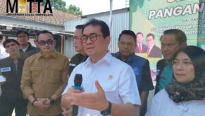 Jelang Nataru, Menteri Perdagangan Tinjau Ketersediaan Bahan Pangan di Kota Malang