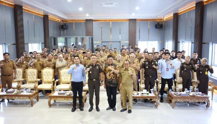 Bupati OKU Timur Hadiri Penandatanganan Perjanjian Kerjasama Antara Kejaksaan Negeri OKU Timur dengan Camat Se-Kabupaten OKU Timur