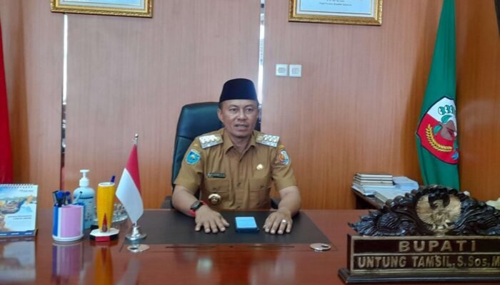 Kabar Gembira, Bupati Fakfak Untung Tamsil Perpanjang SK Honorer Daerah di Tahun 2025