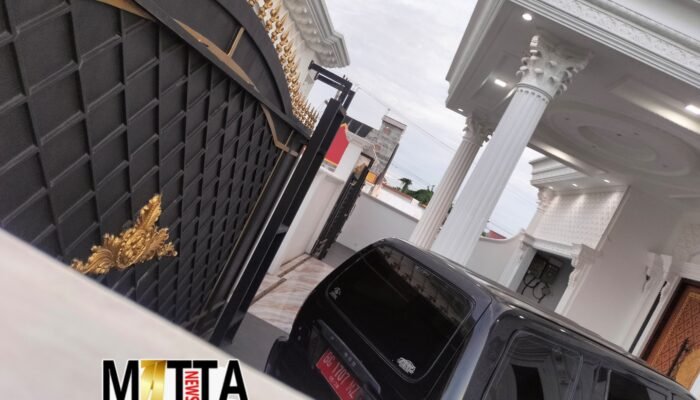 Mobil Dinas BG 1707 MZ Terparkir Didalam Rumah Mewah Deliar yang Kena Segel