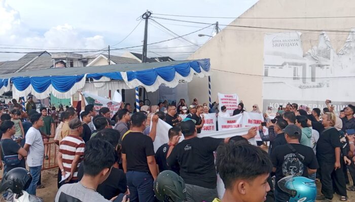 Developer Tidak Bertanggung Jawab, Warga Gelar Aksi Demo