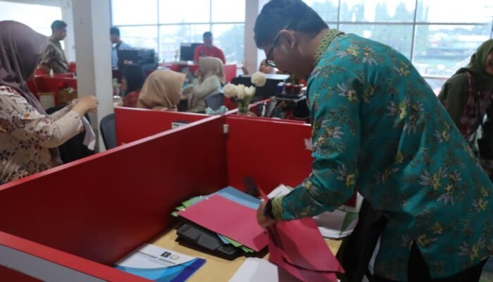 Ciptakan Lingkungan Kerja yang Nyaman, Kanwil Kemenkum Sumsel Gelar Pembersihan