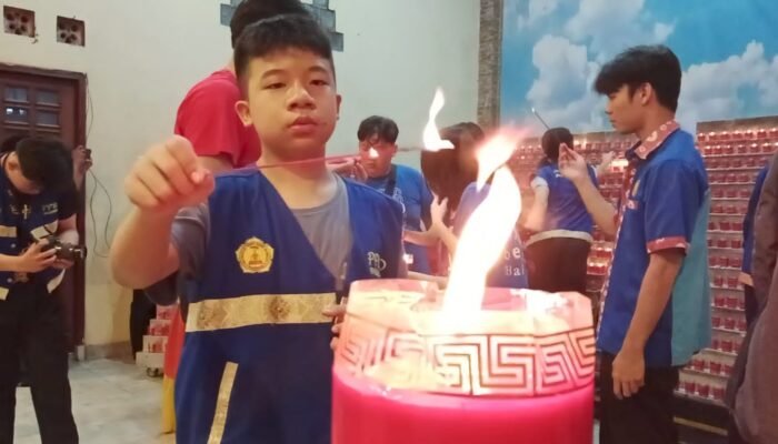 Ratusan Pelita Terangi Wihara Dharmakirti Palembang, Bhante Bhadramurti : Simbol Perang Untuk Memulai Tahun Baru China