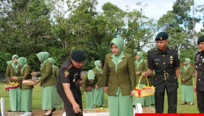 Ziarah dan Tabur Bunga Dalam Rangka HUT KE-16 Batalyon Infanteri 644/Walet Sakti