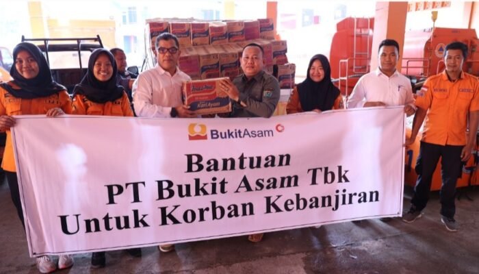 Bukit Asam Gerak Cepat Bantu Korban Banjir di Muara Enim