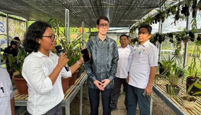 Pemprov Sulbar dampingi Konsul Australia dan Mahasiswa Saat Mengunjungi Etalase Anggrek