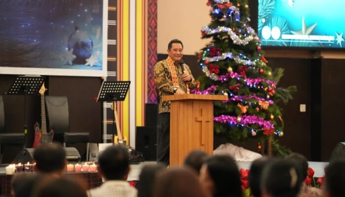 Hadiri Perayaan Natal Oikumene, Pj Gubernur Sulbar Bahtiar Ajak FKGM Jaga Keharmonisan