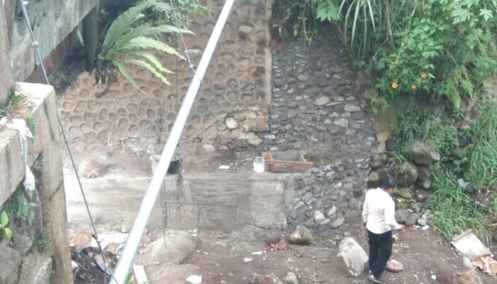 Proyek Rehabilitasi Jembatan Pasie Laweh Masih Terbengkalai